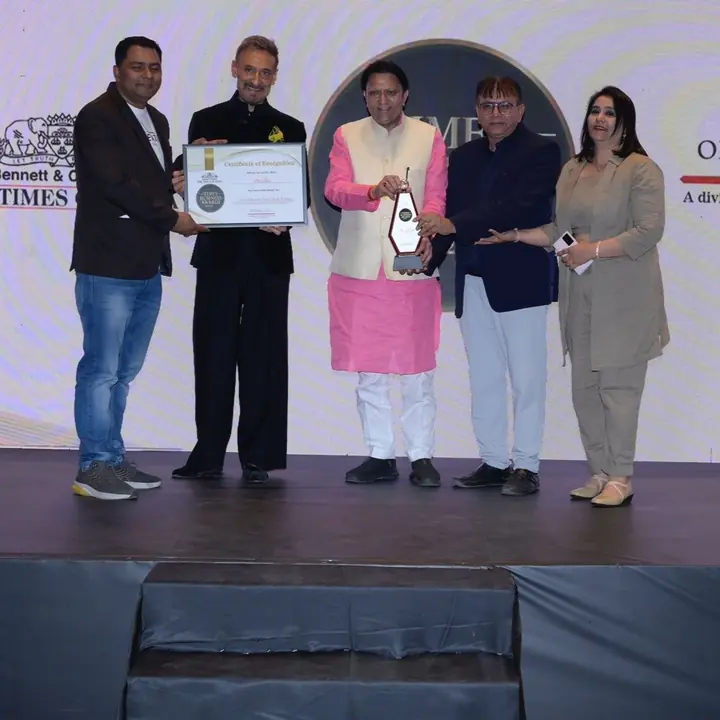 Pizzaiiolo receiving the Times of India Business Award 2024–25