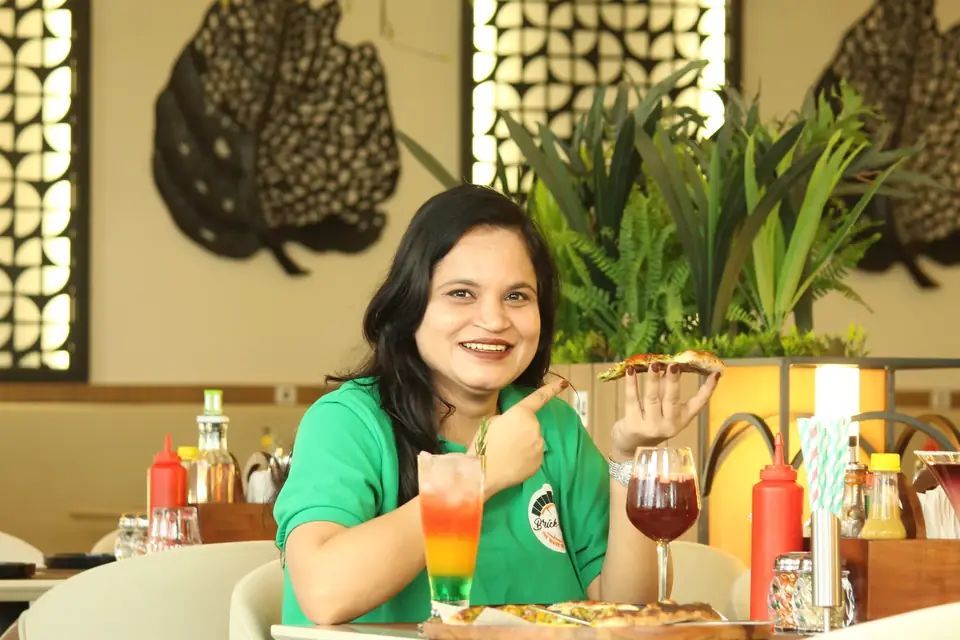 Guest with mocktails in the dining room
