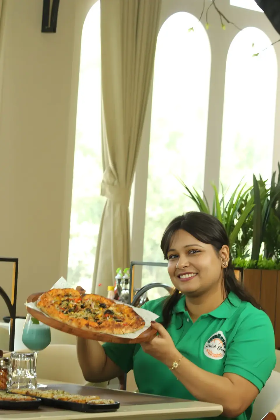 Guest presenting her pizza