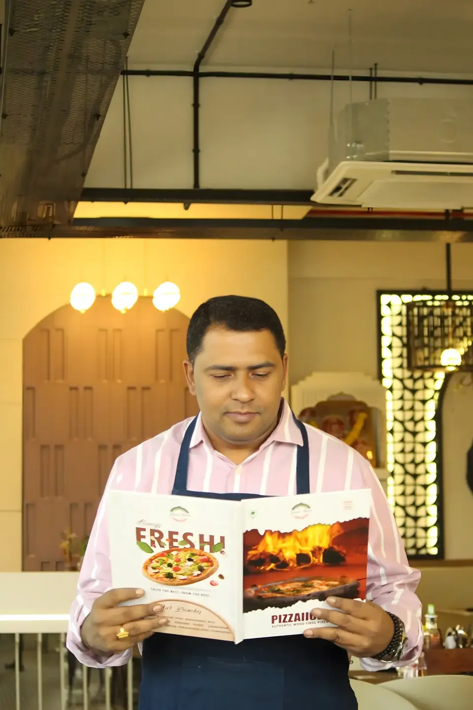 Founder reading the Pizzaiiolo menu